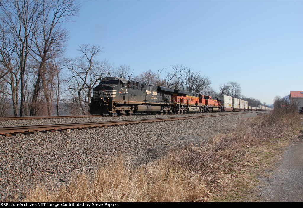 NS 7537 leading train 21G